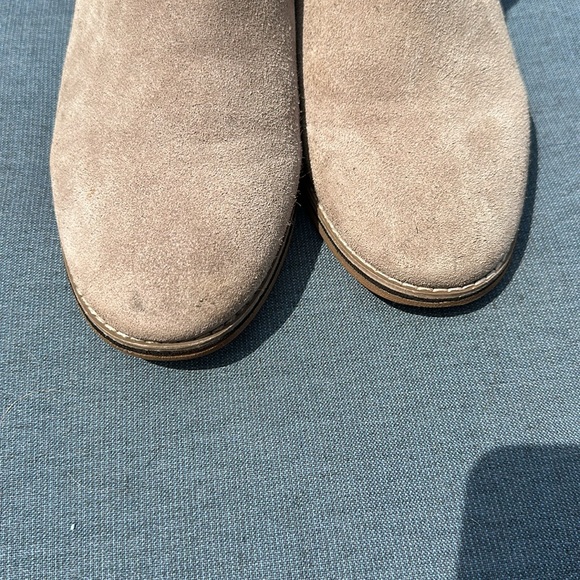 BLONDO Mushriom Suede Waterproof Dual Side Zip Wood Stacked Heel Bootie - Picture 5 of 9